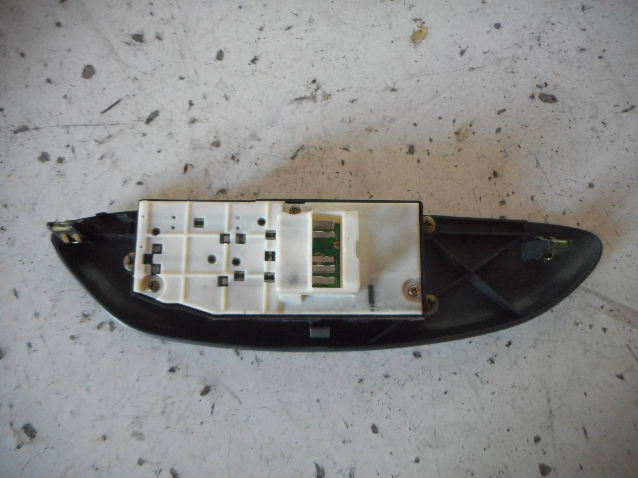 Interruttore alzacristalli porta ant. sx.